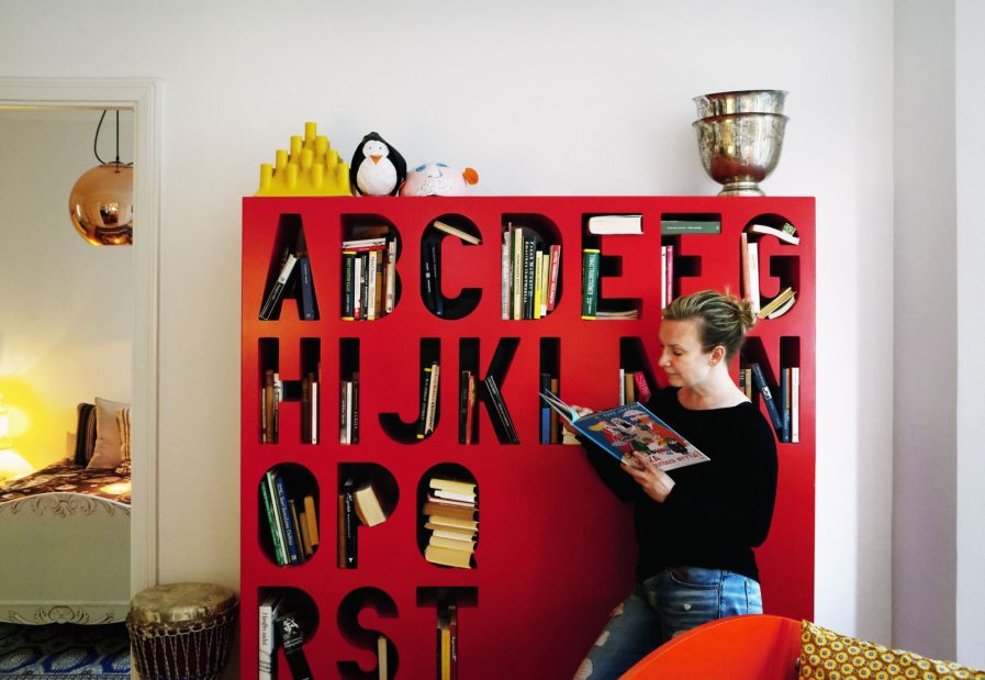 Alphabet Shelf Room Divider Aakkoset